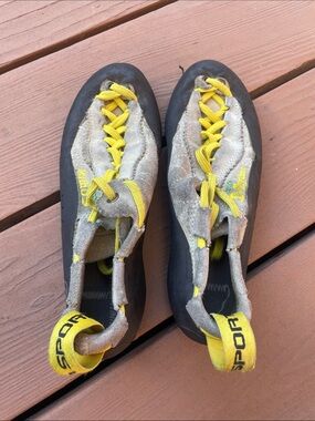 Mythos 39 women’s flaw La Sportiva Yellow & Gray Climbing Shoes